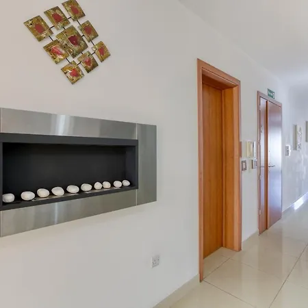 Comfortable 2br Apt With Large Sofa & Living By 360 Estates