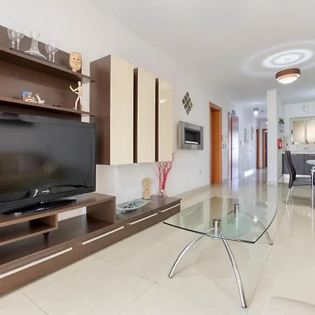 Apartment Comfortable 2br Apt With Large Sofa & Living By 360 Estates *
