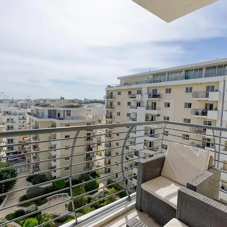 Comfortable 2br Apt With Large Sofa & Living By 360 Estates