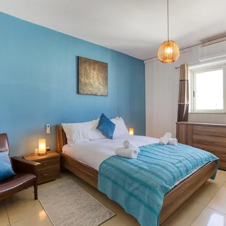 Comfortable 2br Apt With Large Sofa & Living By 360 Estates