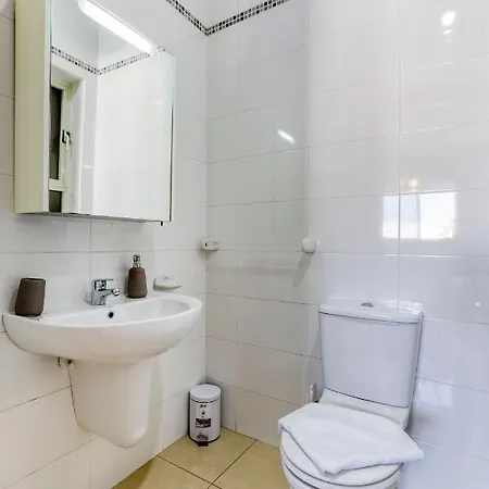 Apartment Comfortable 2br Apt With Large Sofa & Living By 360 Estates *
