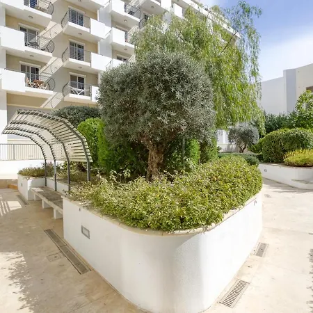 Comfortable 2br Apt With Large Sofa & Living By 360 Estates Apartment *